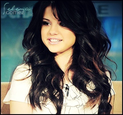 Selena-selena-gomez-18463581-431-404
