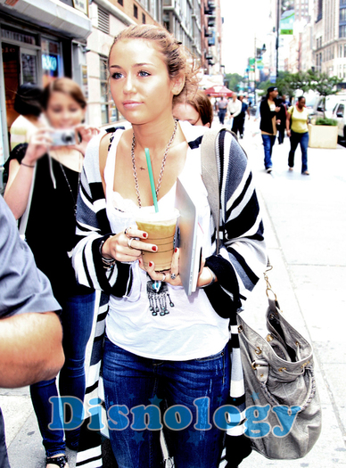 Miley-Cyrus-New-York-City-June-2010