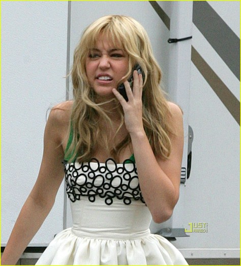 miley-cyrus-blonde-bob-01 - Hannah Montana 00