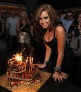 images (79) - demi lovato cele mai sooper poze