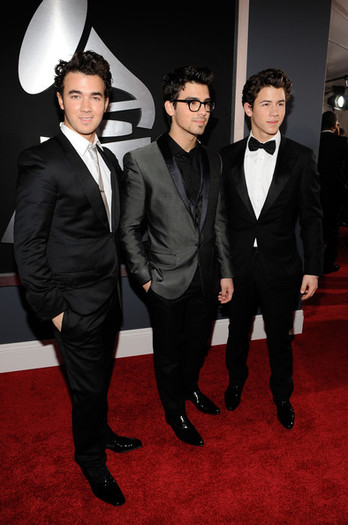 52nd+Annual+GRAMMY+Awards+Arrivals+DsxNSbO8gw0l - 52nd Annual GRAMMY Awards - Arrivals