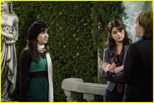 selena-gomez-sonny-monroe-09
