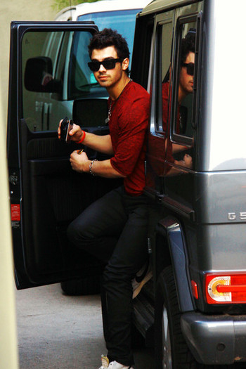 Jonas+seen+getting+out+Mercedes+phone+gum+BCJLJ65BPQxl - Joe Jonas Goes to a Studio in Hollywood