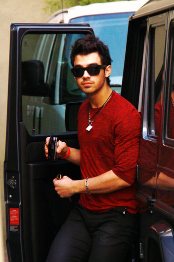 Jonas+seen+getting+out+Mercedes+phone+gum+NA5jvv2LZEUl - Joe Jonas Goes to a Studio in Hollywood