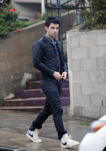 Jonas+walking+in+the+rain+MrwiPg1SQagl - Joe Jonas in Silver Lake