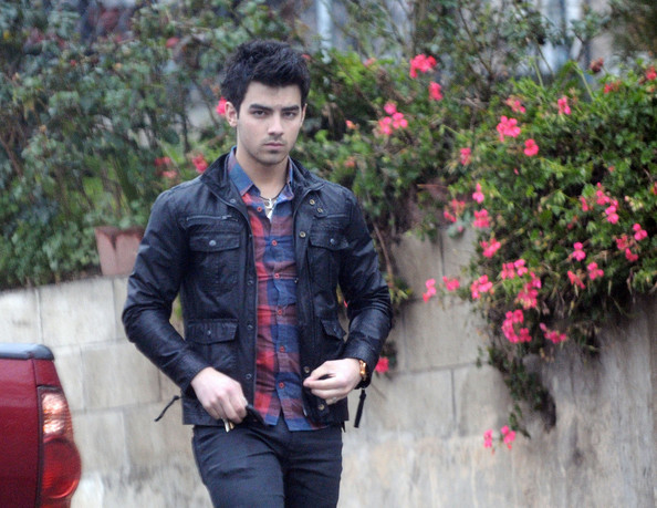 Jonas+walking+in+the+rain+oB6jHGe__3il - Joe Jonas in Silver Lake