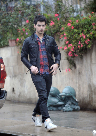 Jonas+walking+in+the+rain+PPHejKnMfD5l - Joe Jonas in Silver Lake