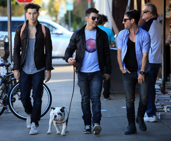 Joe+Jonas+Joe+Jonas+Out+Lunch+Kings+Road+Cafe+9NSIoUuHpfxl - Joe Jonas Out For Lunch At The Kings Road Cafe