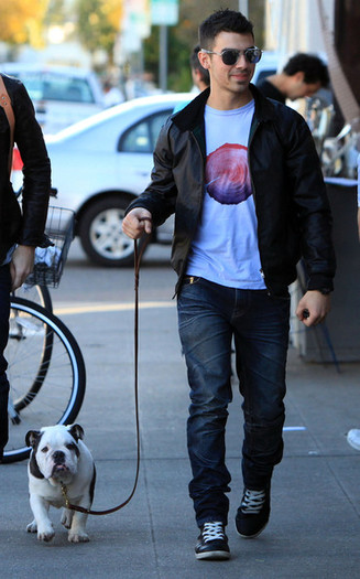 Joe+Jonas+Joe+Jonas+Out+Lunch+Kings+Road+Cafe+fFU8s6teDNzl - Joe Jonas Out For Lunch At The Kings Road Cafe