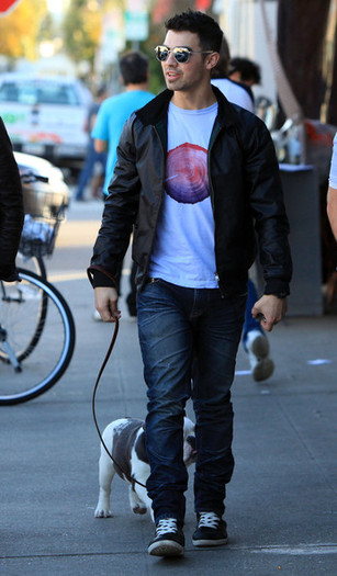 Joe+Jonas+Joe+Jonas+Out+Lunch+Kings+Road+Cafe+gPlLUbtO3W9l - Joe Jonas Out For Lunch At The Kings Road Cafe