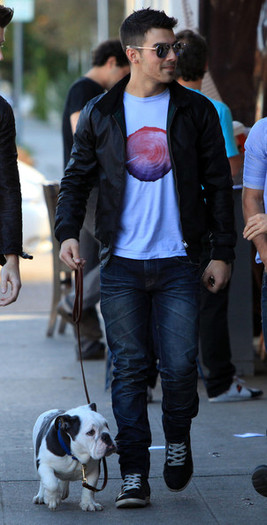 Joe+Jonas+Joe+Jonas+Out+Lunch+Kings+Road+Cafe+IpgmhjrgZ9Ul - Joe Jonas Out For Lunch At The Kings Road Cafe