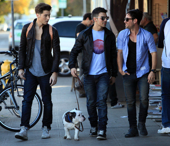 Joe+Jonas+Joe+Jonas+Out+Lunch+Kings+Road+Cafe+L3xQ1fyM6Hkl - Joe Jonas Out For Lunch At The Kings Road Cafe