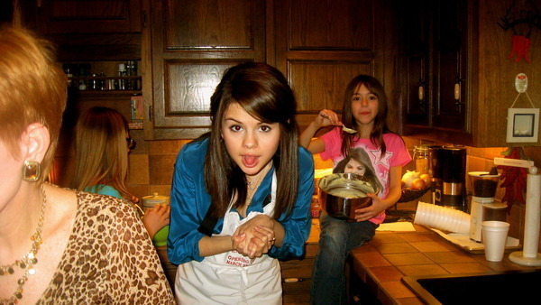 EEPHXLLJASCTDHKJZGB - Selena Gomez poze personale