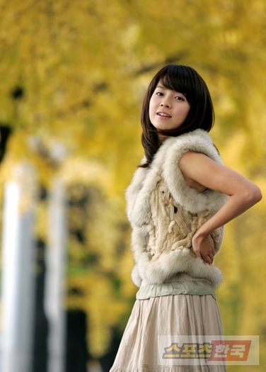 img402401011387914539cx - Song Ji Hyo
