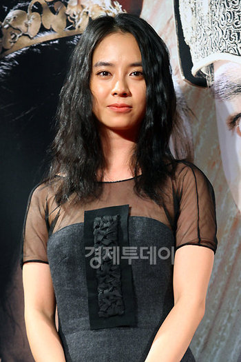20090727121317567a3_121317_0 - Song Ji Hyo