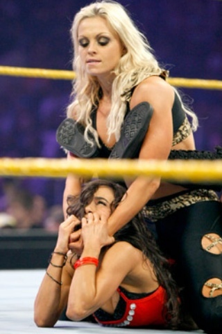 20101116-112050 - NXT photos- Aksana vs AJ Lee