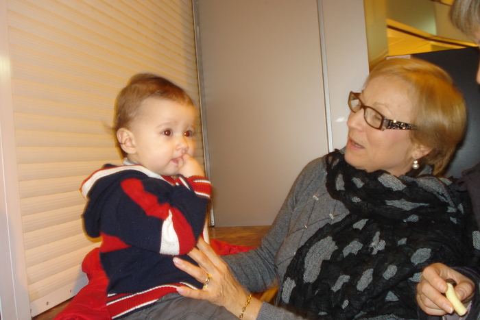 NONNA,MI-A IESIT ALT DINTISOR!