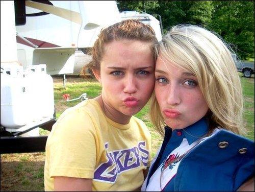 FPXJOGDIISXLSCRBWMS - Miley Cyrus poze private