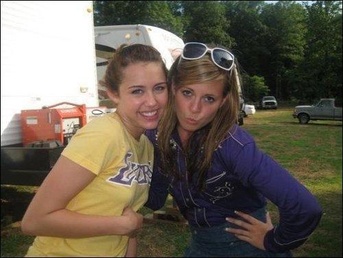 GSPONKQJKQXWPPCNIXX - Miley Cyrus poze private