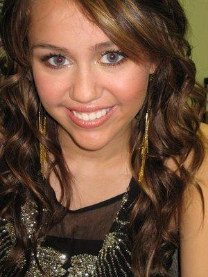 LCDRSDJZURKZAOHMWPC - Miley Cyrus poze private