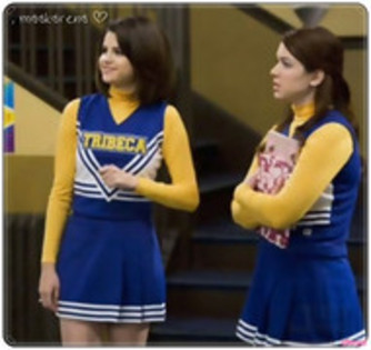 23455522_LWBWOOAHW - cel mai super album cu toate vedetele disney preferate