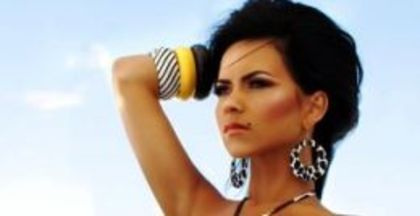 Inna, primul premiu din 2011.260x500x0resized