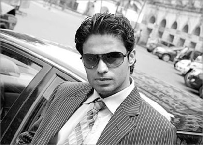 25523853_UYDFMFJYA - Zaara pyaar ki saugat