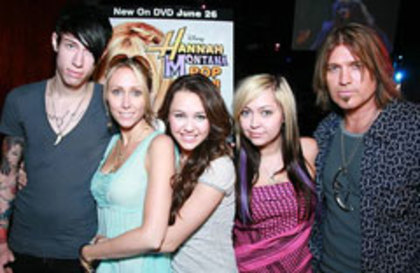 miley-cyrus-billy-ray-cyrus-cyrus-family - miley cyrus family