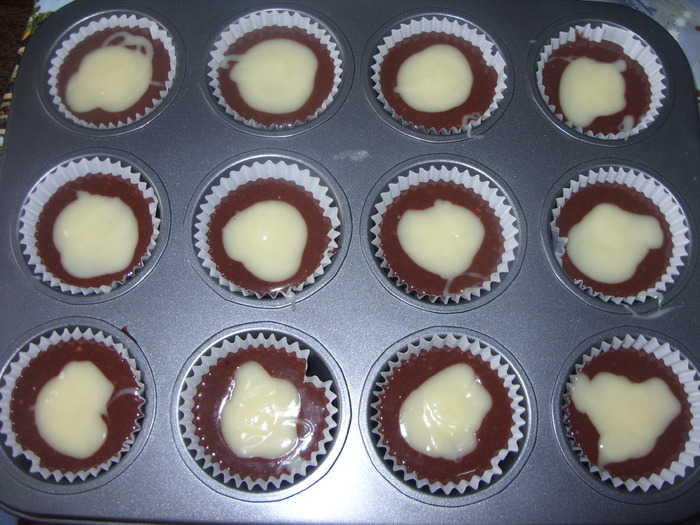 briose cu miez de cioco alba - CATE CEVA DIN BUCATARIA MEA