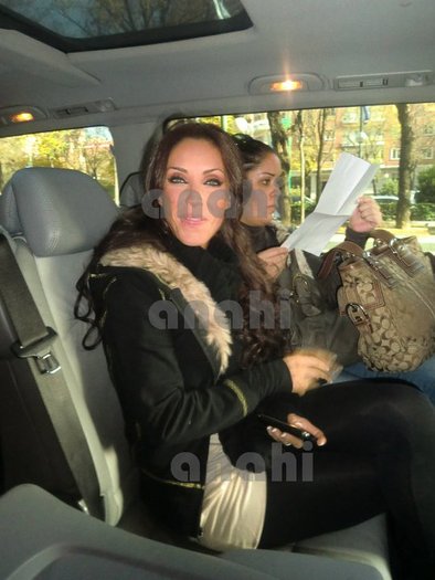 154654_466508698980_768118980_5662937_4981713_n - Anahi en Madrid