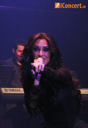 anahi-7 - Anahi in Romania