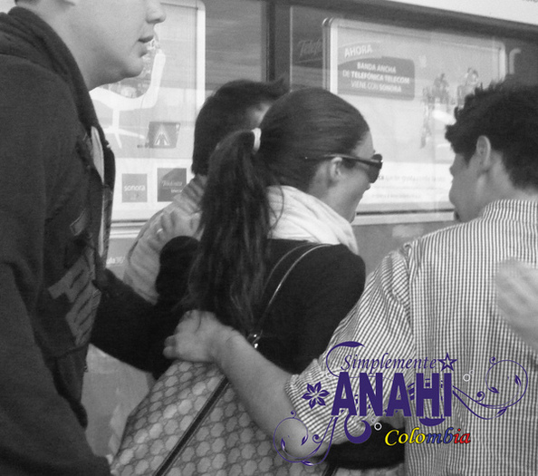 228658004 - 00 Anahi