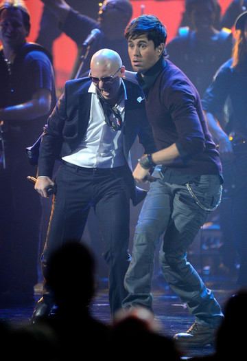 Enrique+Iglesias+2010+American+Music+Awards+32JBqtKusiJl - 2010 American Music Awards - Show