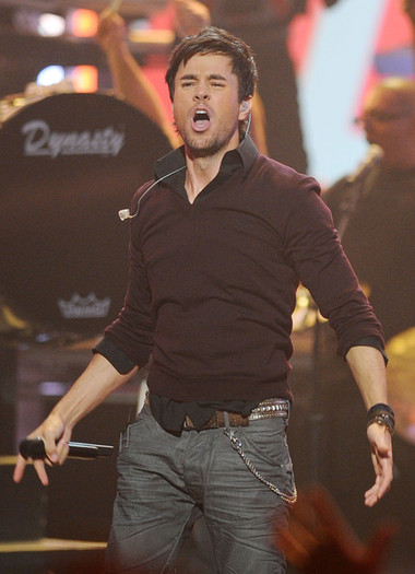Enrique+Iglesias+2010+American+Music+Awards+cRl7UMMiSsPl - 2010 American Music Awards - Show