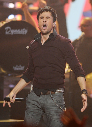 Enrique+Iglesias+2010+American+Music+Awards+cRl7UMMiSsPl