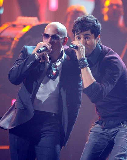 Enrique+Iglesias+2010+American+Music+Awards+EfbQcWjY7MTl - 2010 American Music Awards - Show
