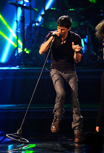 Enrique+Iglesias+2010+American+Music+Awards+jur-_uN_Nfzl - 2010 American Music Awards - Show