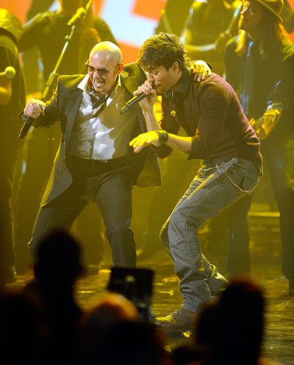 Enrique+Iglesias+2010+American+Music+Awards+LKzqZ5sDXail - 2010 American Music Awards - Show