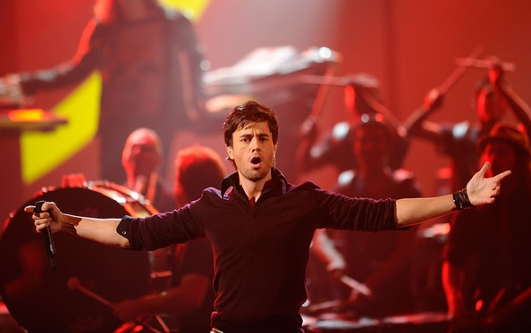 Enrique+Iglesias+2010+American+Music+Awards+ZjD_ptGdU2Nl - 2010 American Music Awards - Show