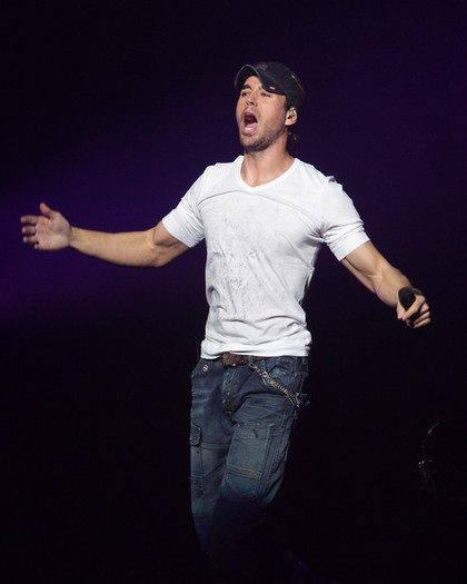 Enrique+Iglesias+KIIS+FM+Jingle+Ball+2010+rrjVaQf2Qzml - KIIS FM s Jingle Ball 2010 - Show