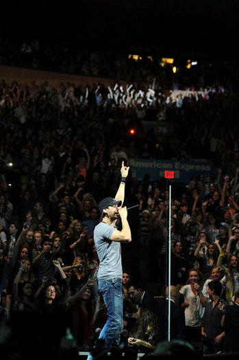 Enrique+Iglesias+Z100+Jingle+Ball+2010+Presented+t1KzjVSU8gRl