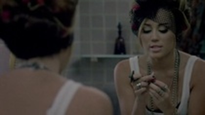 29387143_IXOCZXNXX - Miley Cyrus-Who Owns My Heart