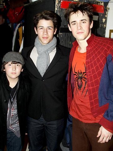 Nick-2011-nick-jonas-18618091-360-480