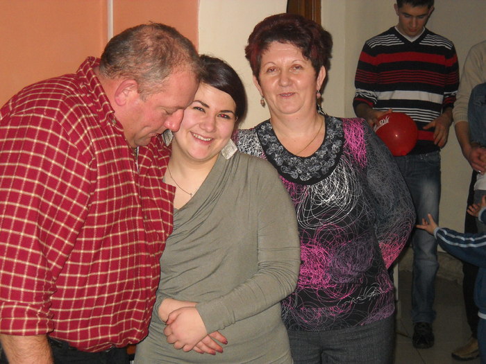 aici sunt cu matusa si nanasul - EVELIN la ZIUA EI