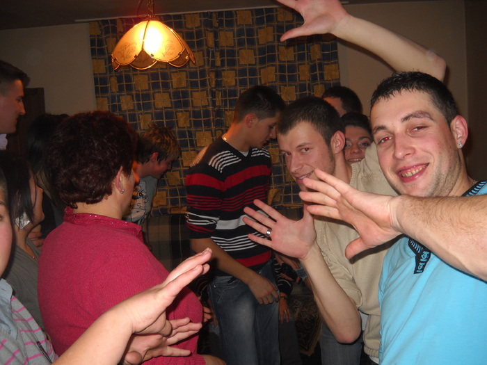 ce bine-i la inghesuiala - EVELIN la ZIUA EI