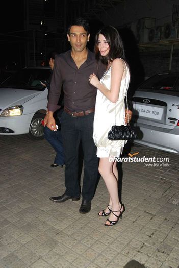 20530296_WEYXIYPZW - Zaara pyaar ki saugat