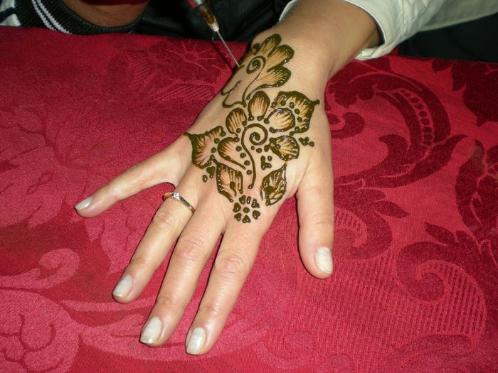 fes-orasul-specialistilor-in-picturi-cu-hena - Henna