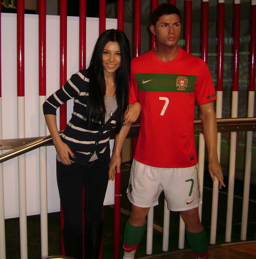 corina-caragea-s-a-pozat-cu-ronaldo_1_size1