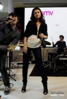 selena (59) - toate pozele mele cu selena gomez