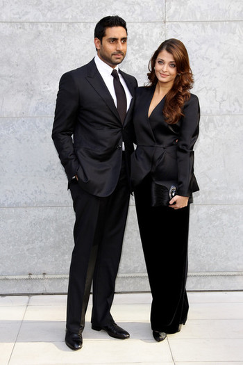 Aishwarya Rai e Abhishek Bachchan - Milano 2010 sfilata Armani 2